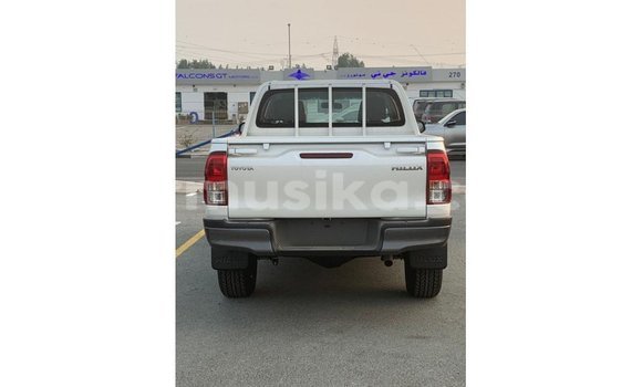 Acheter Import Voiture Toyota Hilux Blanc à Import - Dubai, Harare Acheter Import Voiture Toyota Hilux Blanc à Import - Dubai, Harare