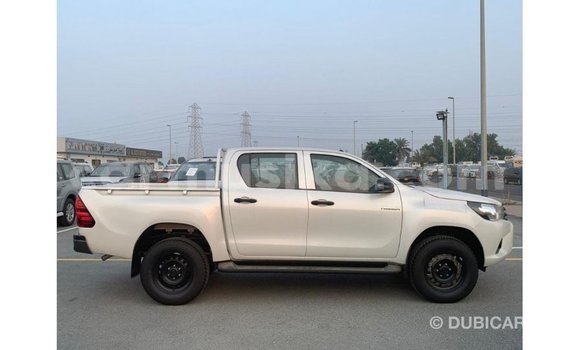 Acheter Import Voiture Toyota Hilux Blanc à Import - Dubai, Harare Acheter Import Voiture Toyota Hilux Blanc à Import - Dubai, Harare