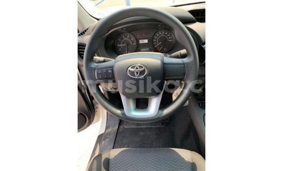 Acheter Import Voiture Toyota Hilux Blanc à Import - Dubai, Harare Acheter Import Voiture Toyota Hilux Blanc à Import - Dubai, Harare