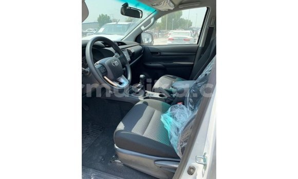 Acheter Import Voiture Toyota Hilux Blanc à Import - Dubai, Harare Acheter Import Voiture Toyota Hilux Blanc à Import - Dubai, Harare