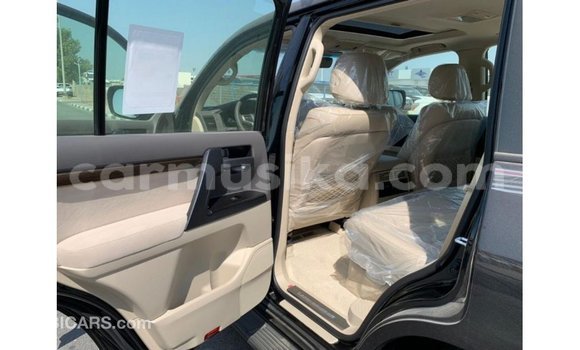 Acheter Import Voiture Toyota Land Cruiser Noir à Import - Dubai, Harare Acheter Import Voiture Toyota Land Cruiser Noir à Import - Dubai, Harare