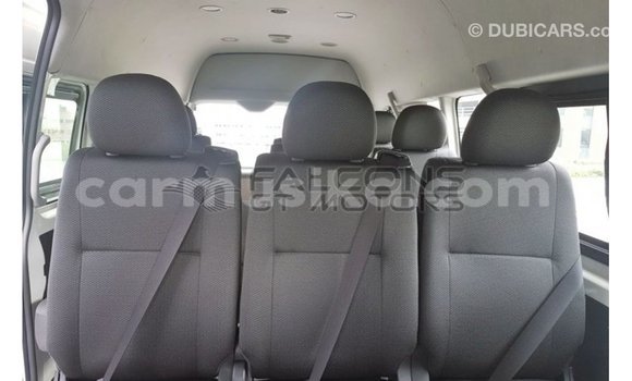 Acheter Import Voiture Toyota Hiace Blanc à Import - Dubai, Harare Acheter Import Voiture Toyota Hiace Blanc à Import - Dubai, Harare