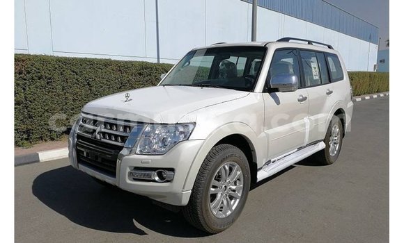 Acheter Import Voiture Mitsubishi Pajero Blanc à Import - Dubai, Harare Acheter Import Voiture Mitsubishi Pajero Blanc à Import - Dubai, Harare