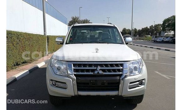 Acheter Import Voiture Mitsubishi Pajero Blanc à Import - Dubai, Harare Acheter Import Voiture Mitsubishi Pajero Blanc à Import - Dubai, Harare