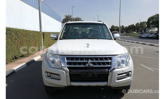 Acheter Import Voiture Mitsubishi Pajero Blanc à Import - Dubai, Harare Acheter Import Voiture Mitsubishi Pajero Blanc à Import - Dubai, Harare