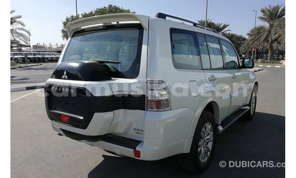 Acheter Import Voiture Mitsubishi Pajero Blanc à Import - Dubai, Harare Acheter Import Voiture Mitsubishi Pajero Blanc à Import - Dubai, Harare