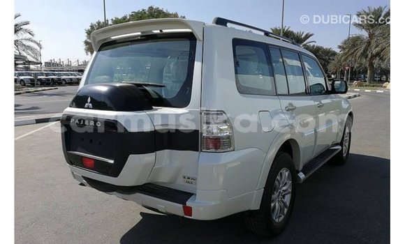 Acheter Import Voiture Mitsubishi Pajero Blanc à Import - Dubai, Harare Acheter Import Voiture Mitsubishi Pajero Blanc à Import - Dubai, Harare