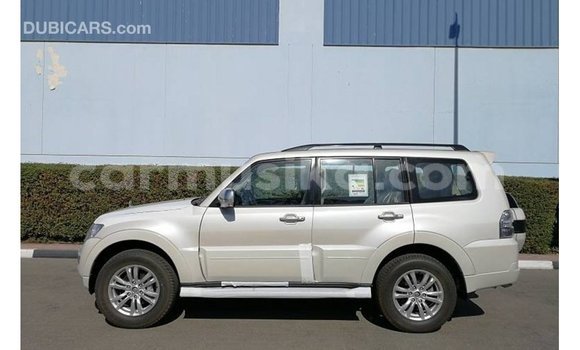 Acheter Import Voiture Mitsubishi Pajero Blanc à Import - Dubai, Harare Acheter Import Voiture Mitsubishi Pajero Blanc à Import - Dubai, Harare