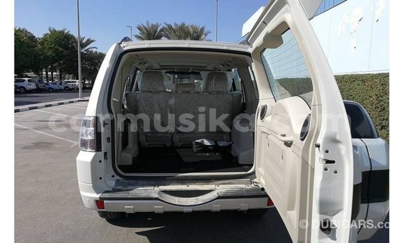 Acheter Import Voiture Mitsubishi Pajero Blanc à Import - Dubai, Harare Acheter Import Voiture Mitsubishi Pajero Blanc à Import - Dubai, Harare