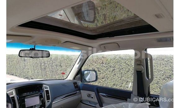 Acheter Import Voiture Mitsubishi Pajero Blanc à Import - Dubai, Harare Acheter Import Voiture Mitsubishi Pajero Blanc à Import - Dubai, Harare