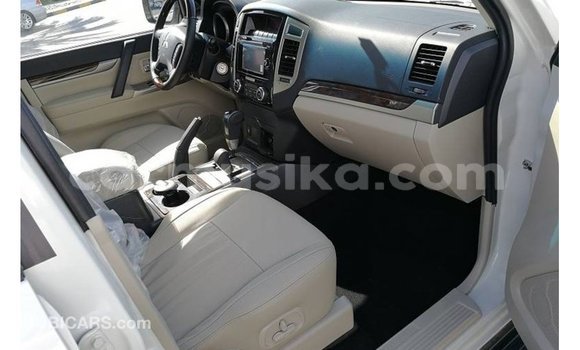 Acheter Import Voiture Mitsubishi Pajero Blanc à Import - Dubai, Harare Acheter Import Voiture Mitsubishi Pajero Blanc à Import - Dubai, Harare
