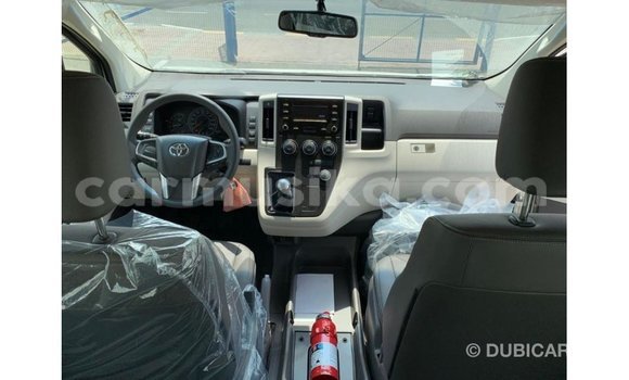 Acheter Import Voiture Toyota Hiace Blanc à Import - Dubai, Harare Acheter Import Voiture Toyota Hiace Blanc à Import - Dubai, Harare