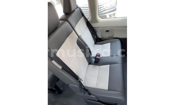 Acheter Import Voiture Toyota Hiace Blanc à Import - Dubai, Harare Acheter Import Voiture Toyota Hiace Blanc à Import - Dubai, Harare