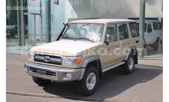 Tenga Imported Toyota Land Cruiser Beige Mota in Import - Dubai in Harare Tenga Imported Toyota Land Cruiser Beige Mota in Import - Dubai in Harare