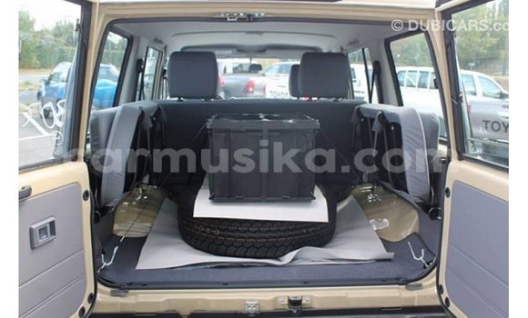 Tenga Imported Toyota Land Cruiser Beige Mota in Import - Dubai in Harare Tenga Imported Toyota Land Cruiser Beige Mota in Import - Dubai in Harare