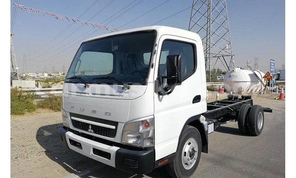 Acheter Import Utilitaire Mitsubishi Canter Blanc à Import - Dubai, Harare Acheter Import Utilitaire Mitsubishi Canter Blanc à Import - Dubai, Harare