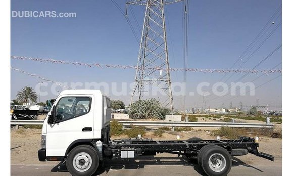 Acheter Import Utilitaire Mitsubishi Canter Blanc à Import - Dubai, Harare Acheter Import Utilitaire Mitsubishi Canter Blanc à Import - Dubai, Harare