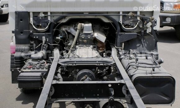 Acheter Import Utilitaire Mitsubishi Canter Blanc à Import - Dubai, Harare Acheter Import Utilitaire Mitsubishi Canter Blanc à Import - Dubai, Harare