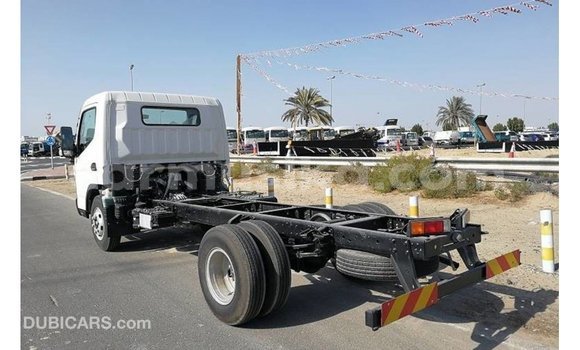 Acheter Import Utilitaire Mitsubishi Canter Blanc à Import - Dubai, Harare Acheter Import Utilitaire Mitsubishi Canter Blanc à Import - Dubai, Harare