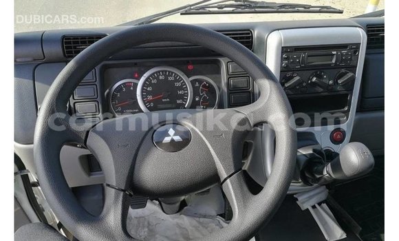 Acheter Import Utilitaire Mitsubishi Canter Blanc à Import - Dubai, Harare Acheter Import Utilitaire Mitsubishi Canter Blanc à Import - Dubai, Harare