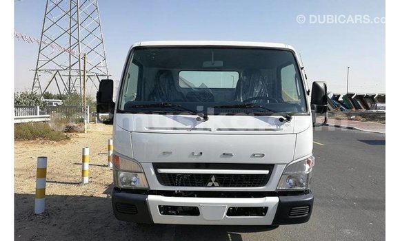 Acheter Import Utilitaire Mitsubishi Canter Blanc à Import - Dubai, Harare Acheter Import Utilitaire Mitsubishi Canter Blanc à Import - Dubai, Harare