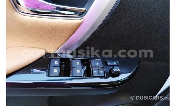 Acheter Import Voiture Toyota Fortuner Blanc à Import - Dubai, Harare Acheter Import Voiture Toyota Fortuner Blanc à Import - Dubai, Harare