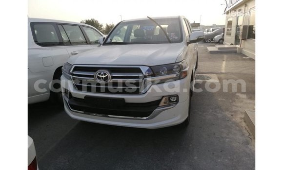 Tenga Imported Toyota Land Cruiser Chena Mota in Import - Dubai in Harare Tenga Imported Toyota Land Cruiser Chena Mota in Import - Dubai in Harare