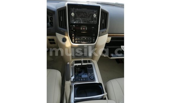 Tenga Imported Toyota Land Cruiser Chena Mota in Import - Dubai in Harare Tenga Imported Toyota Land Cruiser Chena Mota in Import - Dubai in Harare