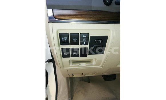 Tenga Imported Toyota Land Cruiser Chena Mota in Import - Dubai in Harare Tenga Imported Toyota Land Cruiser Chena Mota in Import - Dubai in Harare