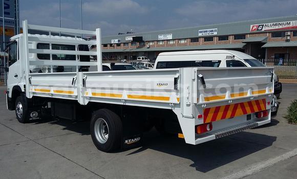 Acheter Occasion Utilitaire Nissan UD Blanc à Beitbridge, Matabeleland South Acheter Occasion Utilitaire Nissan UD Blanc à Beitbridge, Matabeleland South