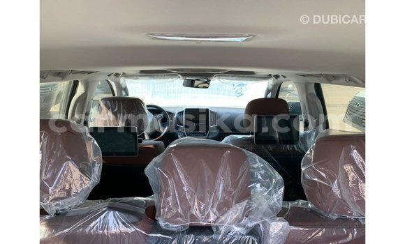 Tenga Imported Toyota Land Cruiser Chena Mota in Import - Dubai in Harare Tenga Imported Toyota Land Cruiser Chena Mota in Import - Dubai in Harare