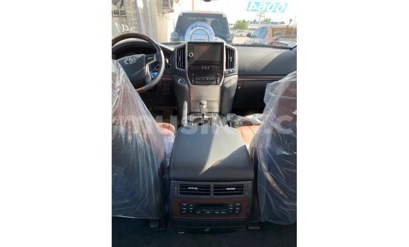 Tenga Imported Toyota Land Cruiser Chena Mota in Import - Dubai in Harare Tenga Imported Toyota Land Cruiser Chena Mota in Import - Dubai in Harare