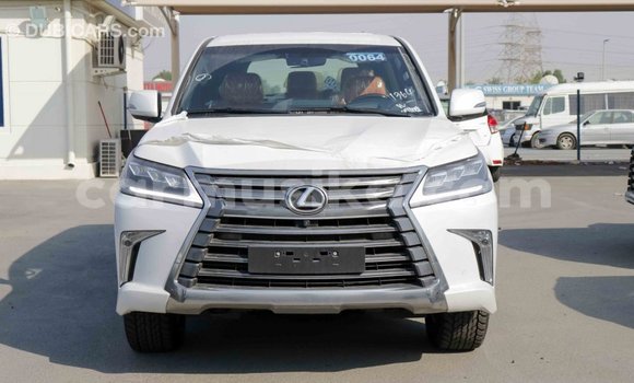 Acheter Import Voiture Lexus LX Blanc à Import - Dubai, Harare Acheter Import Voiture Lexus LX Blanc à Import - Dubai, Harare