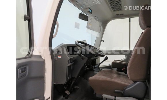 Acheter Import Voiture Toyota Coaster Blanc à Import - Dubai, Harare Acheter Import Voiture Toyota Coaster Blanc à Import - Dubai, Harare