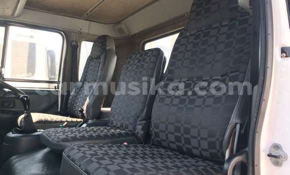 Acheter Occasion Utilitaire Nissan UD Blanc à Beitbridge, Matabeleland South Acheter Occasion Utilitaire Nissan UD Blanc à Beitbridge, Matabeleland South