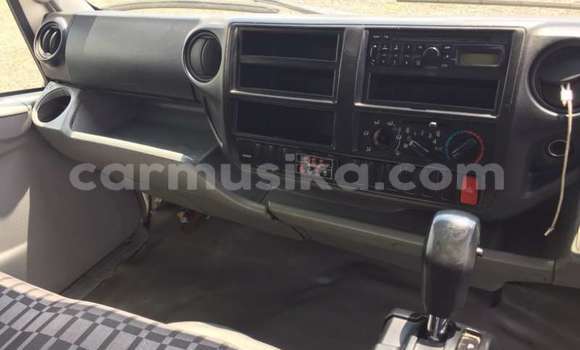 Acheter Occasion Utilitaire Hino 300 Blanc à Beitbridge, Matabeleland South Acheter Occasion Utilitaire Hino 300 Blanc à Beitbridge, Matabeleland South