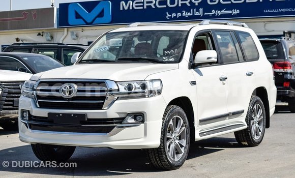 Acheter Import Voiture Toyota Land Cruiser Blanc à Import - Dubai, Harare Acheter Import Voiture Toyota Land Cruiser Blanc à Import - Dubai, Harare