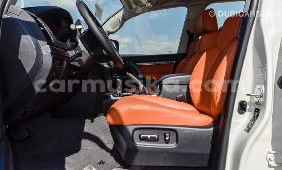 Acheter Import Voiture Toyota Land Cruiser Blanc à Import - Dubai, Harare Acheter Import Voiture Toyota Land Cruiser Blanc à Import - Dubai, Harare