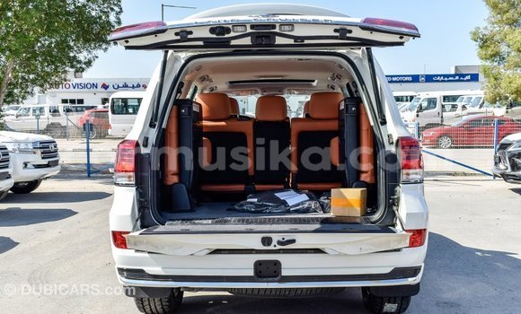 Acheter Import Voiture Toyota Land Cruiser Blanc à Import - Dubai, Harare Acheter Import Voiture Toyota Land Cruiser Blanc à Import - Dubai, Harare