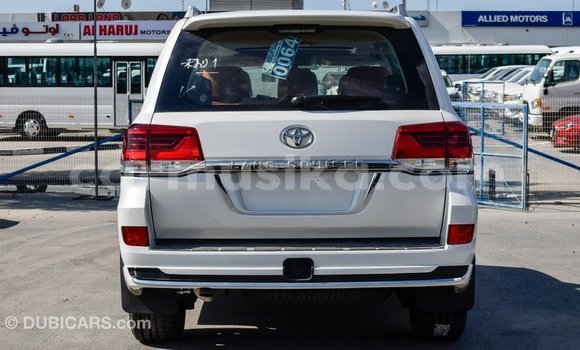 Acheter Import Voiture Toyota Land Cruiser Blanc à Import - Dubai, Harare Acheter Import Voiture Toyota Land Cruiser Blanc à Import - Dubai, Harare