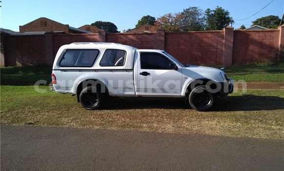 Acheter Occasion Voiture Isuzu KB Blanc à Bulawayo, Bulawayo Acheter Occasion Voiture Isuzu KB Blanc à Bulawayo, Bulawayo