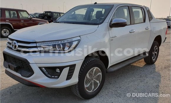 Tenga Imported Toyota Hilux Chena Mota in Import - Dubai in Harare Tenga Imported Toyota Hilux Chena Mota in Import - Dubai in Harare