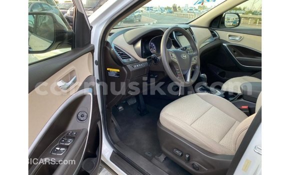 Tenga Imported Hyundai Santa Fe Chena Mota in Import - Dubai in Harare Tenga Imported Hyundai Santa Fe Chena Mota in Import - Dubai in Harare