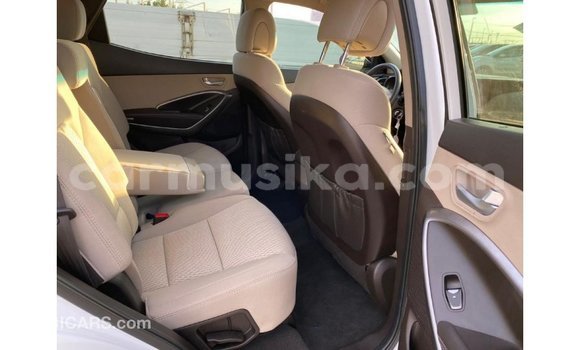 Tenga Imported Hyundai Santa Fe Chena Mota in Import - Dubai in Harare Tenga Imported Hyundai Santa Fe Chena Mota in Import - Dubai in Harare