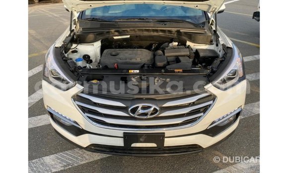 Tenga Imported Hyundai Santa Fe Chena Mota in Import - Dubai in Harare Tenga Imported Hyundai Santa Fe Chena Mota in Import - Dubai in Harare