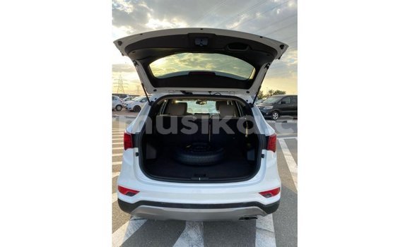 Tenga Imported Hyundai Santa Fe Chena Mota in Import - Dubai in Harare Tenga Imported Hyundai Santa Fe Chena Mota in Import - Dubai in Harare