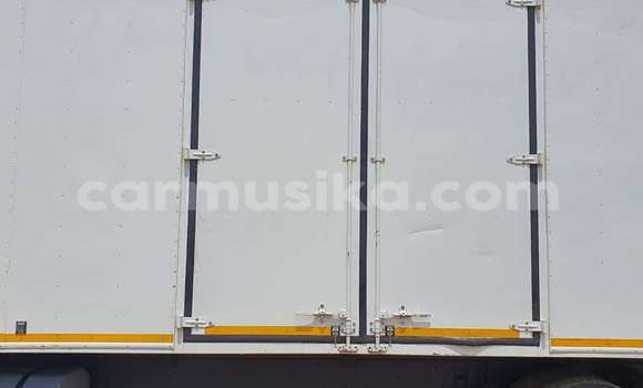 Acheter Occasion Utilitaire Mitsubishi Fuso Blanc à Beitbridge, Matabeleland South Acheter Occasion Utilitaire Mitsubishi Fuso Blanc à Beitbridge, Matabeleland South