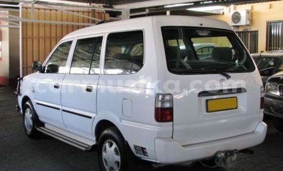 Acheter Occasion Voiture Toyota 2000GT Blanc à Beitbridge, Matabeleland South Acheter Occasion Voiture Toyota 2000GT Blanc à Beitbridge, Matabeleland South