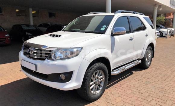Acheter Occasion Voiture Toyota Fortuner Blanc à Beitbridge, Matabeleland South Acheter Occasion Voiture Toyota Fortuner Blanc à Beitbridge, Matabeleland South