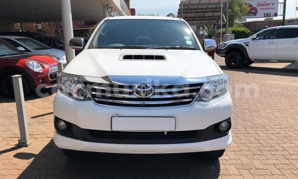 Acheter Occasion Voiture Toyota Fortuner Blanc à Beitbridge, Matabeleland South Acheter Occasion Voiture Toyota Fortuner Blanc à Beitbridge, Matabeleland South